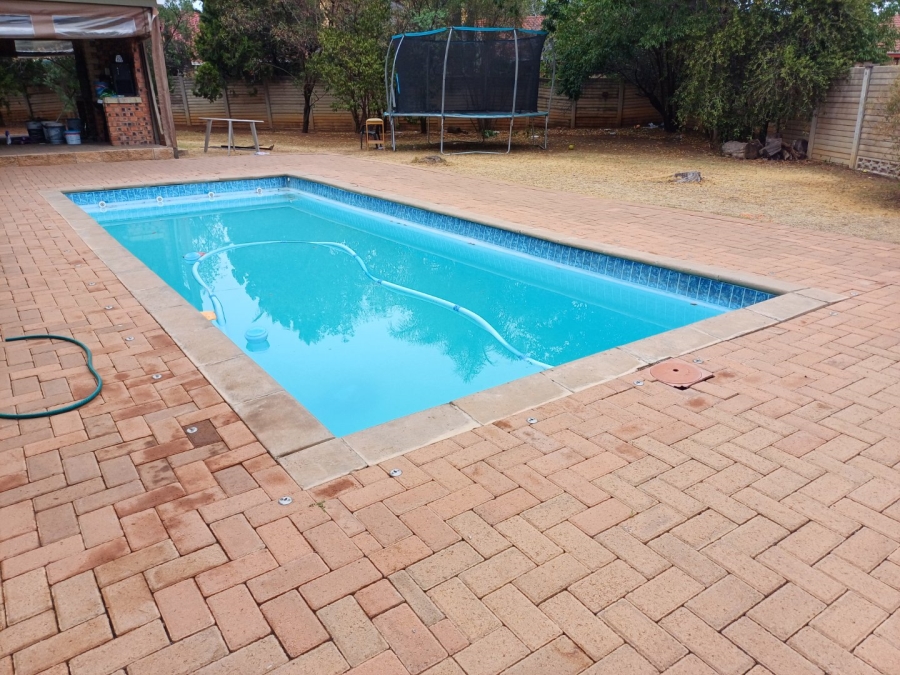 To Let 5 Bedroom Property for Rent in Fichardt Park Free State